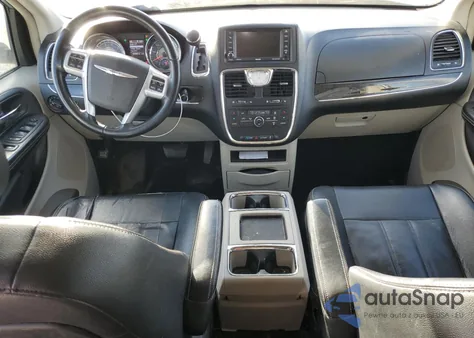 2013 Chrysler Town & Country Touring z USA, uszkodzony, nr VIN 2C4RC1BG0DR741730